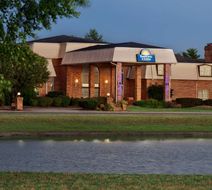 Days Inn and Suites by Wyndham Sikeston Exterior