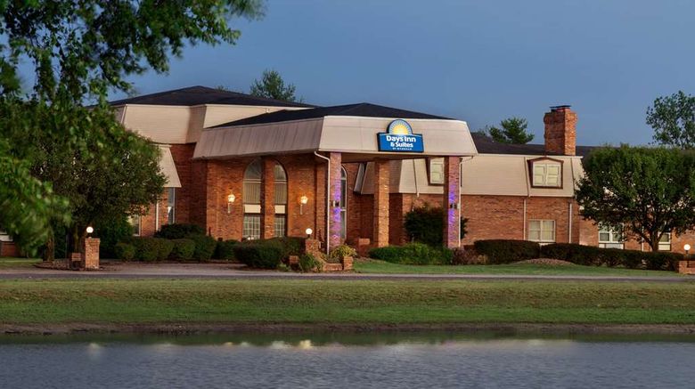 <b>Days Inn and Suites by Wyndham Sikeston Exterior</b>. Images powered by <a href="https://iceportal.shijigroup.com/" title="IcePortal" target="_blank">IcePortal</a>.