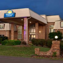 Days Inn and Suites by Wyndham Sikeston