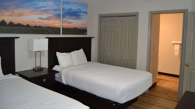 Days Inn and Suites by Wyndham Sikeston Suite