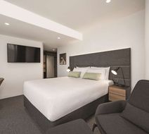 Vibe Hotel Melbourne Room