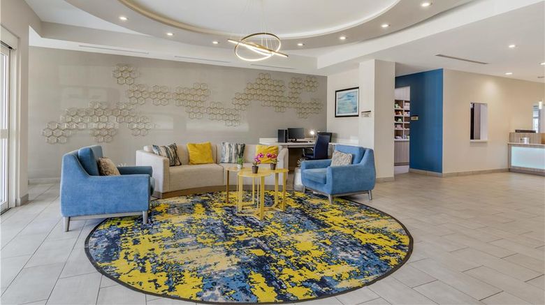 <b>Best Western Plus Mid County Lobby</b>. Images powered by <a href="https://iceportal.shijigroup.com/" title="IcePortal" target="_blank">IcePortal</a>.