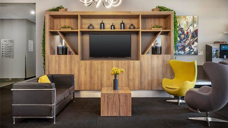 Quality Hotel & Conference Centre Lobby
