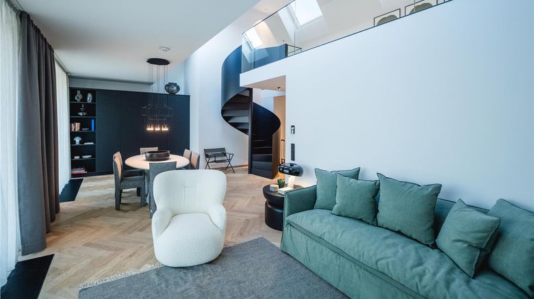 <b>Hotel Maximilian's Suite</b>. Images powered by <a href="https://iceportal.shijigroup.com/" title="IcePortal" target="_blank">IcePortal</a>.