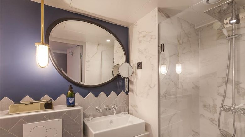 <b>Handsome Hotel Room</b>. Images powered by <a href="https://iceportal.shijigroup.com/" title="IcePortal" target="_blank">IcePortal</a>.