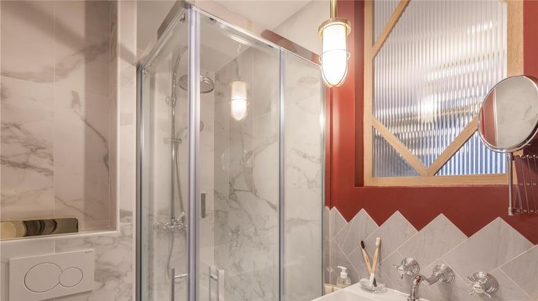 <b>Handsome Hotel Room</b>. Images powered by <a href="https://iceportal.shijigroup.com/" title="IcePortal" target="_blank">IcePortal</a>.