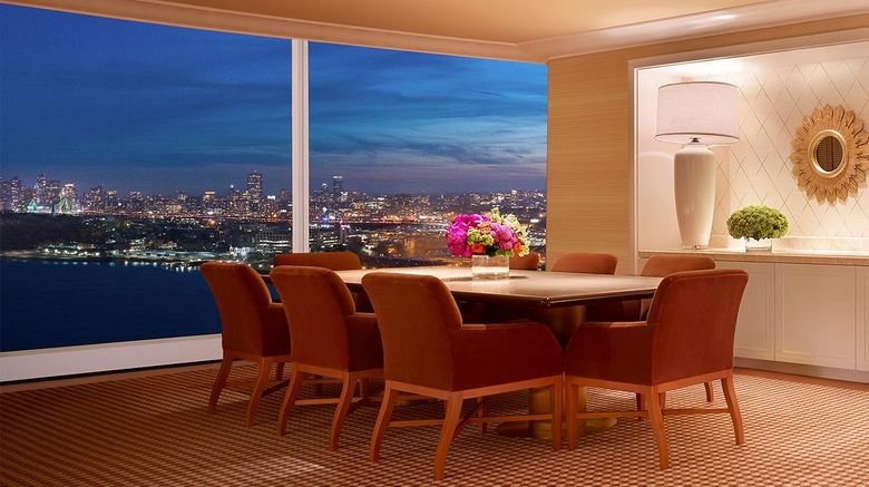<b>Encore Boston Harbor Room</b>. Images powered by <a href="https://iceportal.shijigroup.com/" title="IcePortal" target="_blank">IcePortal</a>.