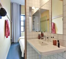 MOB Hotel Paris les Puces Room