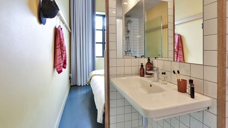 <b>MOB Hotel Paris les Puces Room</b>. Images powered by <a href="https://iceportal.shijigroup.com/" title="IcePortal" target="_blank">IcePortal</a>.