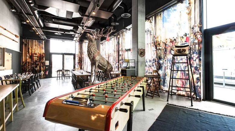 <b>MOB HOTEL Lyon Confluence Restaurant</b>. Images powered by <a href="https://iceportal.shijigroup.com/" title="IcePortal" target="_blank">IcePortal</a>.