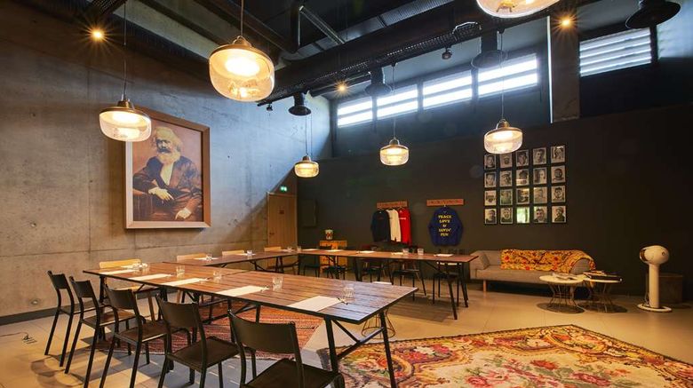 <b>MOB HOTEL Lyon Confluence Meeting</b>. Images powered by <a href="https://iceportal.shijigroup.com/" title="IcePortal" target="_blank">IcePortal</a>.
