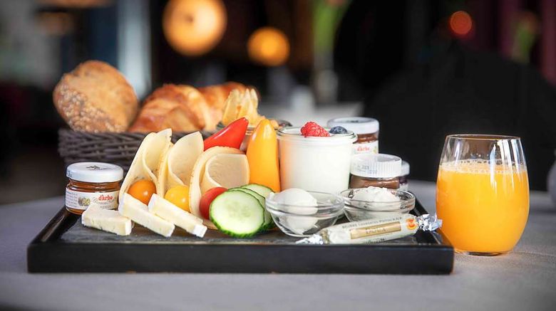 <b>Hotel La Maison Restaurant</b>. Images powered by <a href="https://iceportal.shijigroup.com/" title="IcePortal" target="_blank">IcePortal</a>.