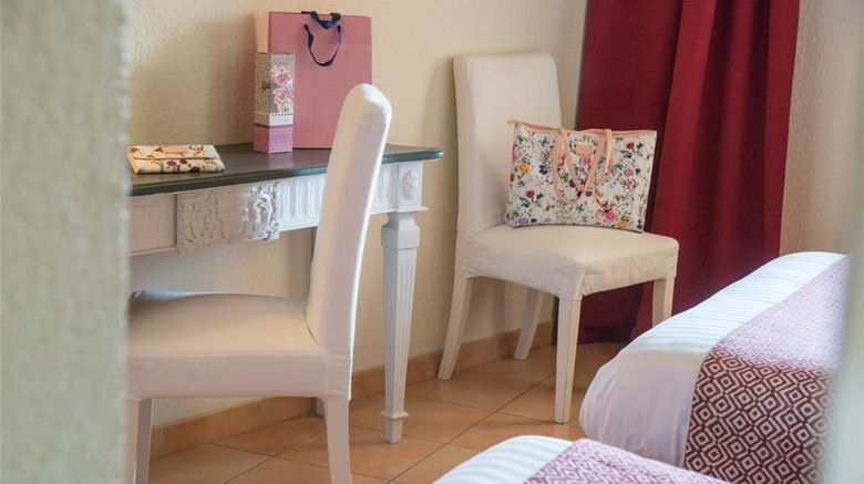 <b>Hotel Du Forum Room</b>. Images powered by <a href="https://iceportal.shijigroup.com/" title="IcePortal" target="_blank">IcePortal</a>.