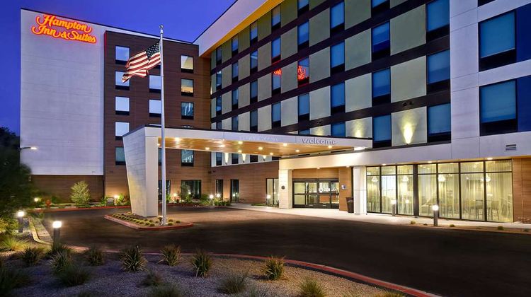 Hampton Inn & Suites Convention Center Exterior