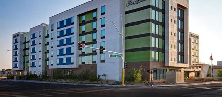 Hampton Inn & Suites Convention Center Exterior