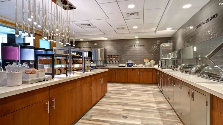 Hampton Inn & Suites Convention Center Restaurant