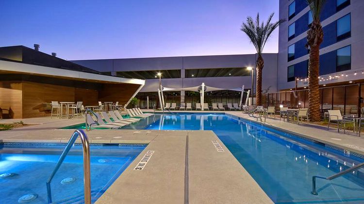 Hampton Inn & Suites Convention Center Pool
