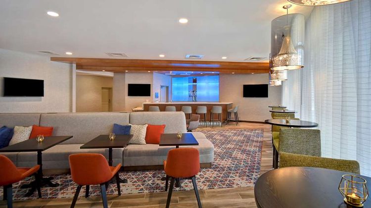 Hampton Inn & Suites Convention Center Restaurant