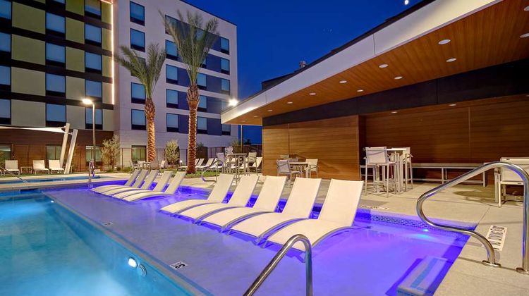 Hampton Inn & Suites Convention Center Pool