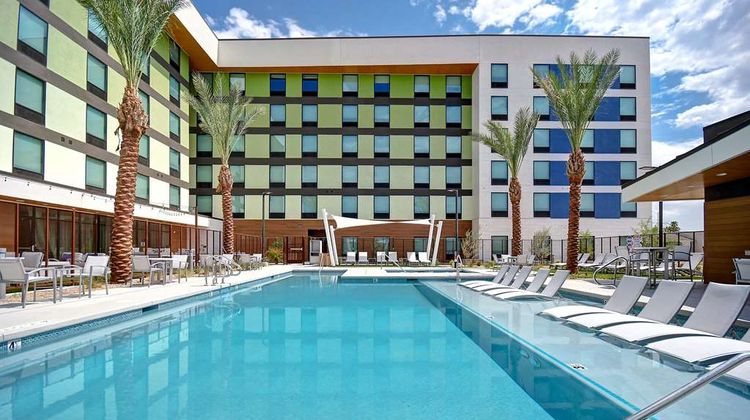 Hampton Inn & Suites Convention Center Pool