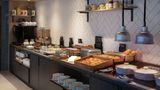 <b>Hilton Garden Inn Paris Orly Airport Restaurant</b>. Images powered by <a href="https://iceportal.shijigroup.com/" title="IcePortal" target="_blank">IcePortal</a>.