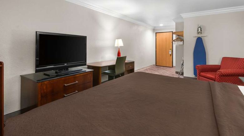 <b>SureStay Plus by BW Benbrook Ft Worth Room</b>. Images powered by <a href="https://iceportal.shijigroup.com/" title="IcePortal" target="_blank">IcePortal</a>.