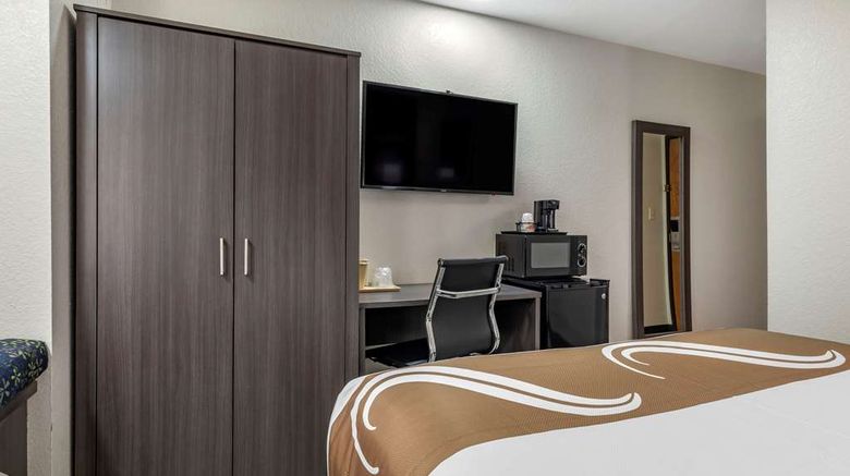 <b>Quality Inn & Suites Longview Room</b>. Images powered by <a href="https://iceportal.shijigroup.com/" title="IcePortal" target="_blank">IcePortal</a>.