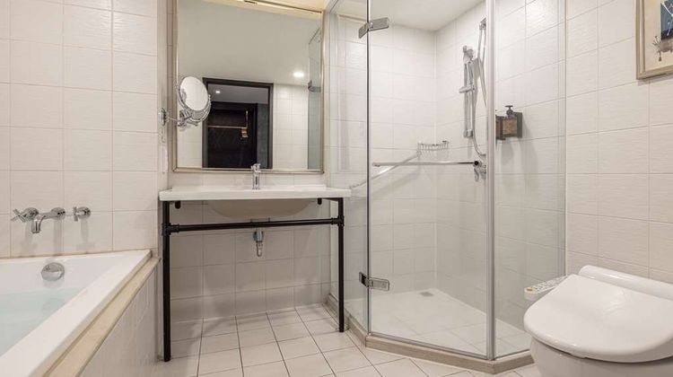 Lakeshore Hotel Metropolis Suite