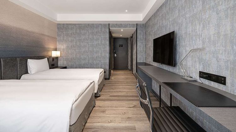 Lakeshore Hotel Metropolis Suite