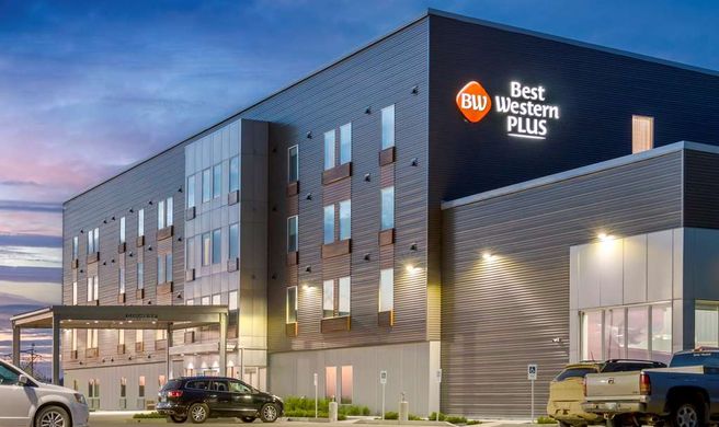 Best Western Plus Dauphin Exterior