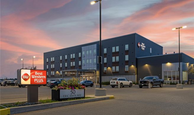 Best Western Plus Dauphin Exterior