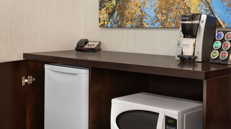 Days Inn by Wyndham Wainwright Room