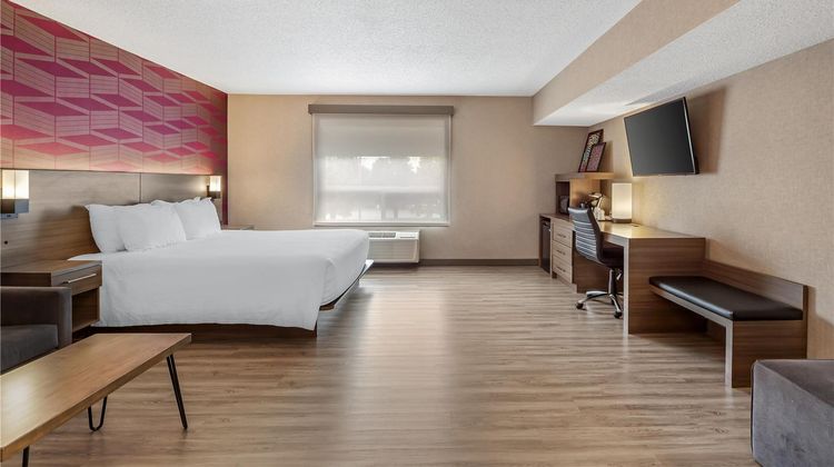 Best Western Plus West Edmonton Room
