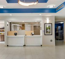Comfort Inn & Suites Lobby