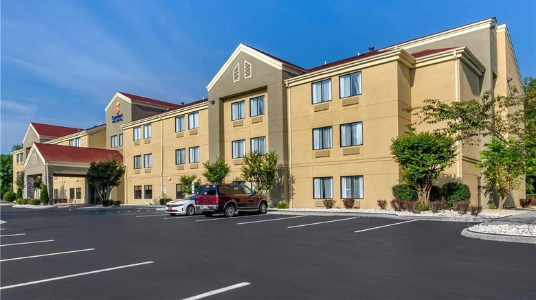 <b>Comfort Inn & Suites Exterior</b>. Images powered by <a href="https://iceportal.shijigroup.com/" title="IcePortal" target="_blank">IcePortal</a>.