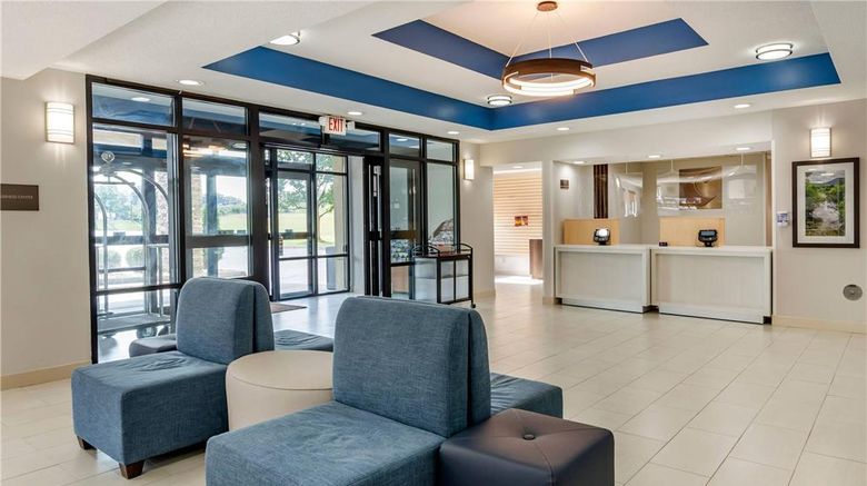 <b>Comfort Inn & Suites Lobby</b>. Images powered by <a href="https://iceportal.shijigroup.com/" title="IcePortal" target="_blank">IcePortal</a>.