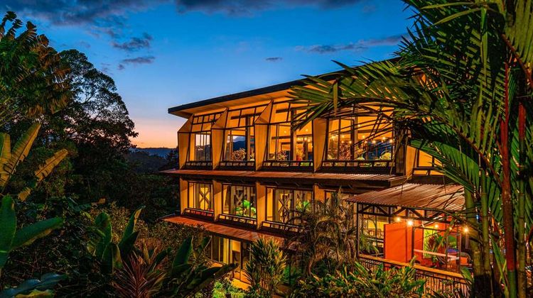 Arenal Kioro Suites & Spa Exterior