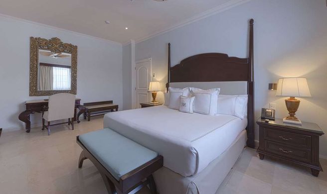 Royal Hideaway Playacar Room
