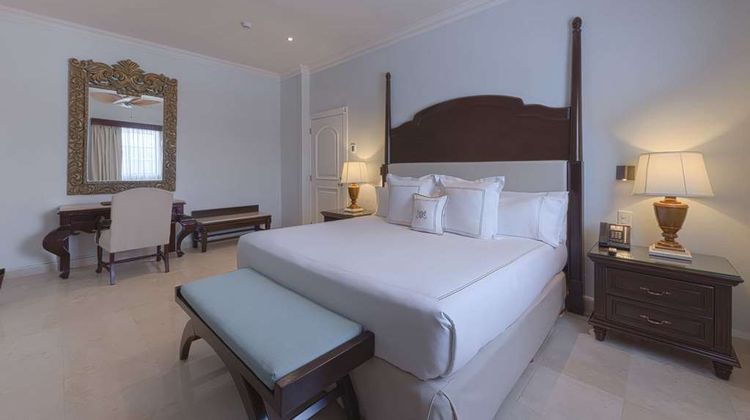 Royal Hideaway Playacar Room