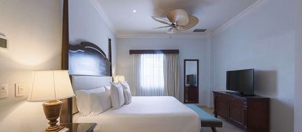 Royal Hideaway Playacar Room