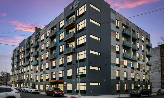 Best Western Plus Exec Residency Bronx Exterior