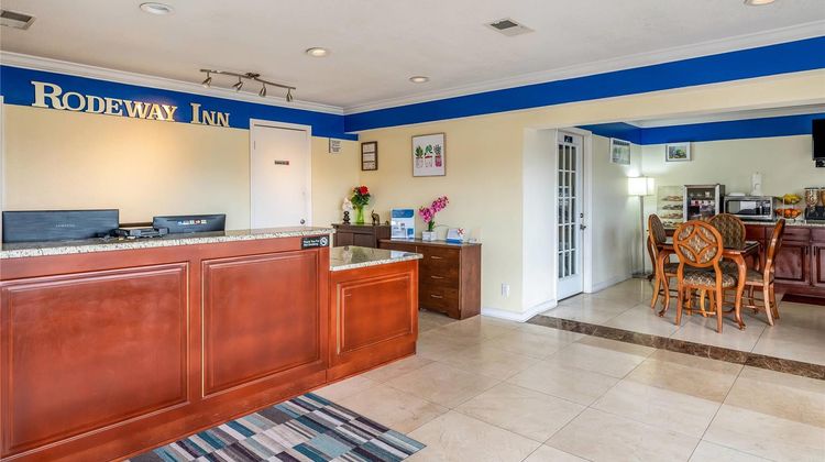 Rodeway Inn Bushnell Lobby