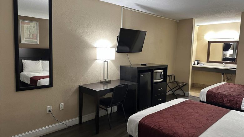 <b>Rodeway Inn Bushnell Room</b>. Images powered by <a href="https://iceportal.shijigroup.com/" title="IcePortal" target="_blank">IcePortal</a>.