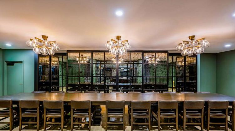 Hotel Fort Des Moines CURIO by Hilton Meeting