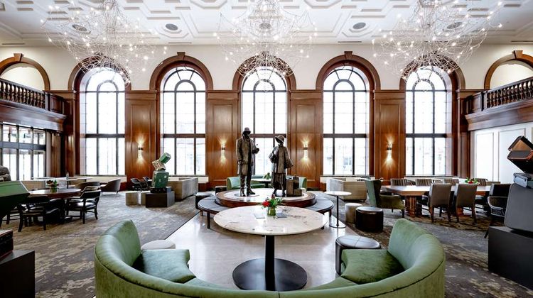 Hotel Fort Des Moines CURIO by Hilton Lobby