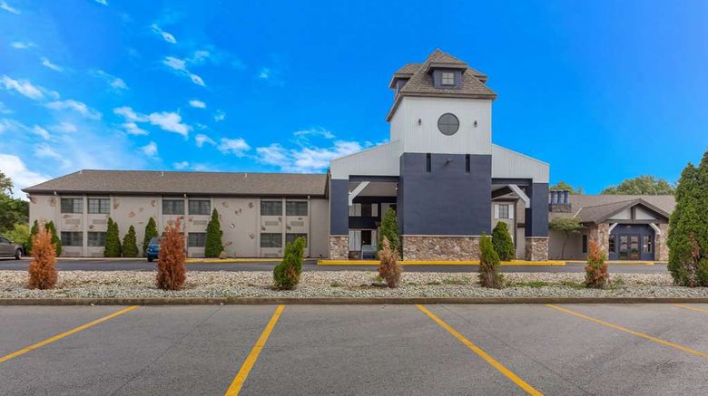 <b>Wingate by Wyndham South Bend Notre Dame Exterior</b>. Images powered by <a href="https://iceportal.shijigroup.com/" title="IcePortal" target="_blank">IcePortal</a>.