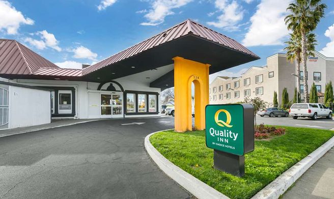 Quality Inn & Suites Sacramento Downtown Exterior