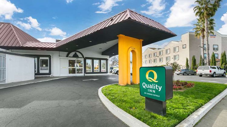 Quality Inn & Suites Sacramento Downtown Exterior