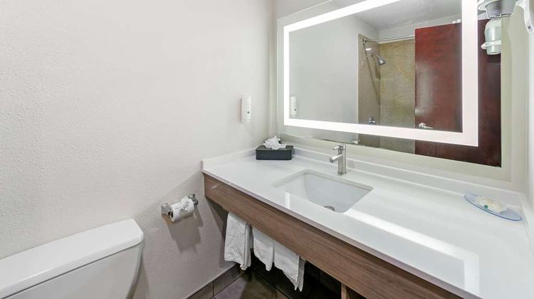 Quality Inn & Suites Sacramento Downtown Room