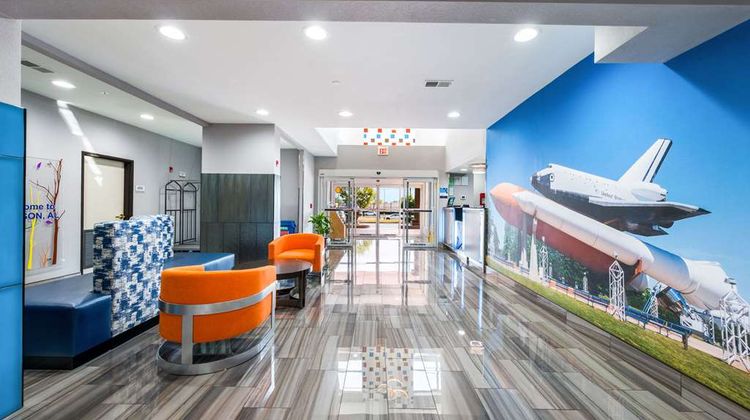 Clarion Pointe Huntsville Airport Lobby